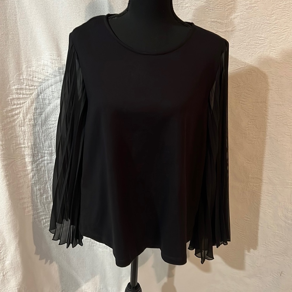 W5 black pleated bell sleeve top,‎ size medium